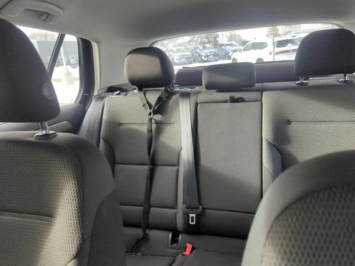 2017 Volkswagen Golf TSI S 4-Door