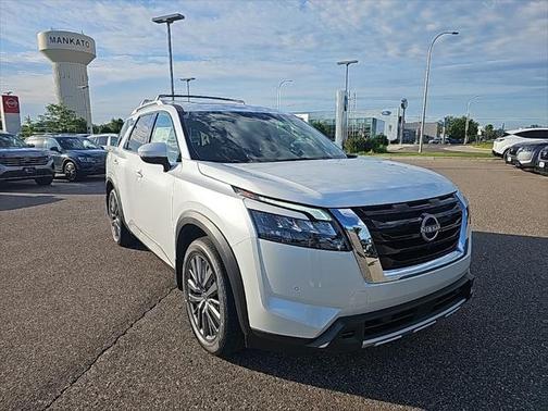 2025 Nissan Pathfinder SL 4WD