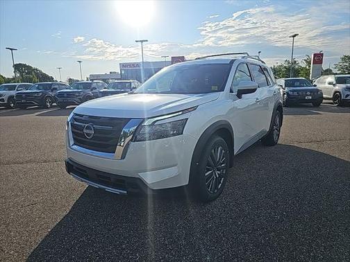 2025 Nissan Pathfinder SL 4WD