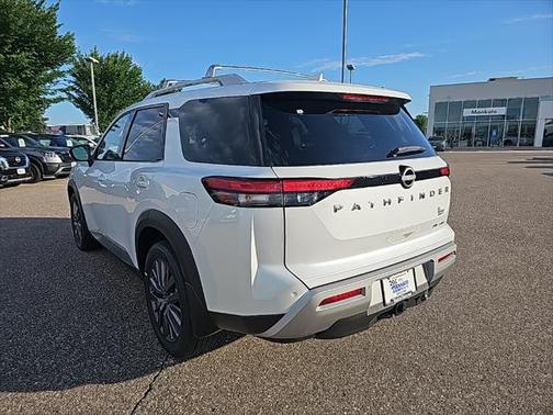 2025 Nissan Pathfinder SL 4WD