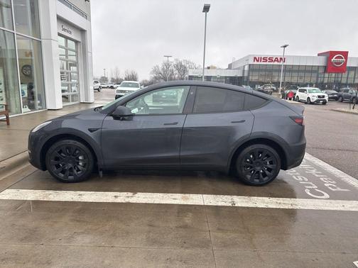 2024 Tesla Model Y Long Range Dual Motor All-Wheel Drive
