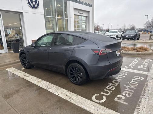 2024 Tesla Model Y Long Range Dual Motor All-Wheel Drive