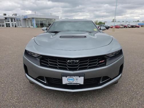 Sharkskin Metallic 2023 Chevrolet Camaro RWD Coupe LT1