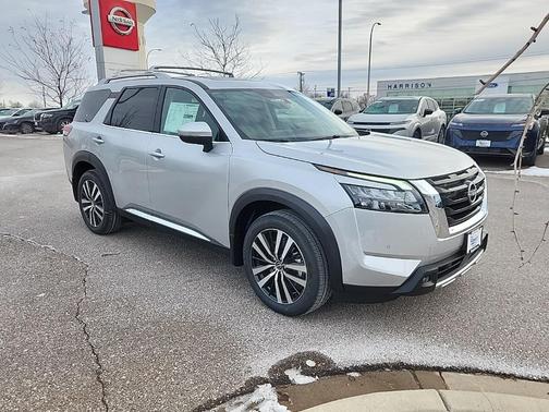 2025 Nissan Pathfinder Platinum 4WD