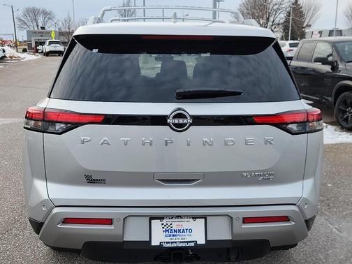 2025 Nissan Pathfinder Platinum 4WD