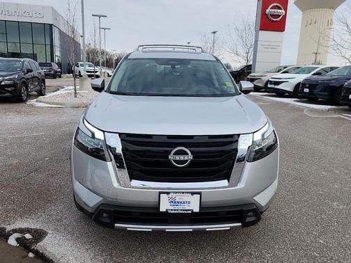 2025 Nissan Pathfinder Platinum 4WD