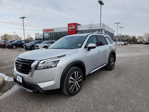 2025 Nissan Pathfinder Platinum 4WD