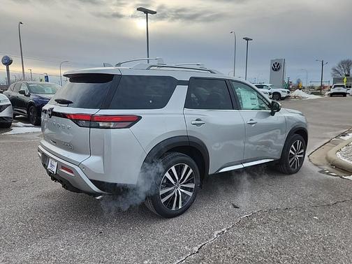 2025 Nissan Pathfinder Platinum 4WD