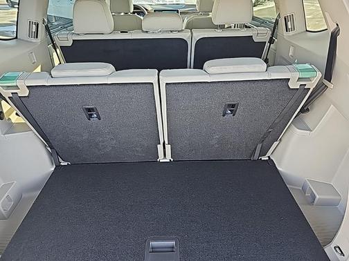 2025 Volkswagen Atlas 2.0T SE w/Technology 4MOTION
