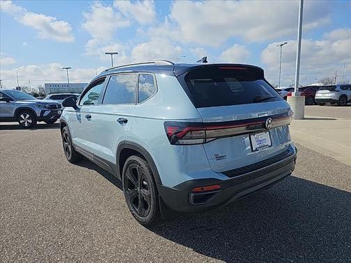 2025 Volkswagen Taos 1.5T SE Black