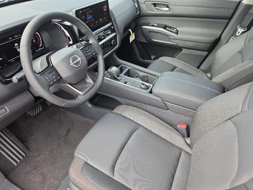 Super Black 2026 Nissan Pathfinder SL