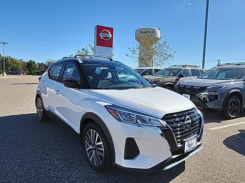 2023 Nissan Kicks SV