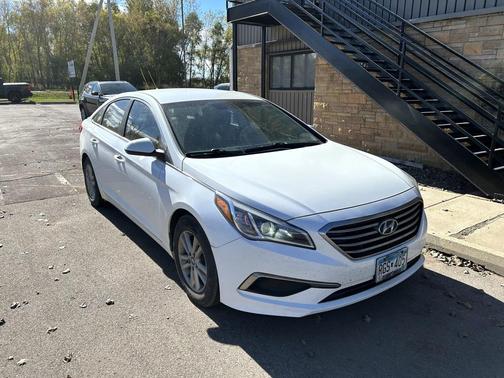 2017 Hyundai SONATA SE