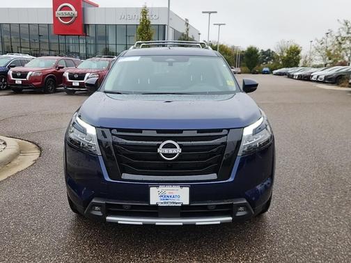 2025 Nissan Pathfinder SL 4WD