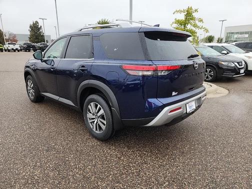 2025 Nissan Pathfinder SL 4WD