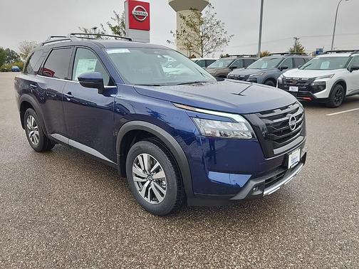 2025 Nissan Pathfinder SL 4WD