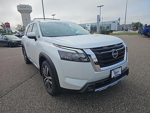 2025 Nissan Pathfinder Platinum 4WD