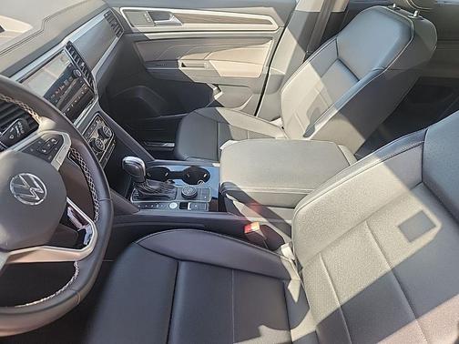 2023 Volkswagen Atlas 3.6L SE w/Technology