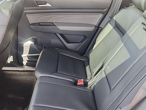 2023 Volkswagen Atlas 3.6L SE w/Technology