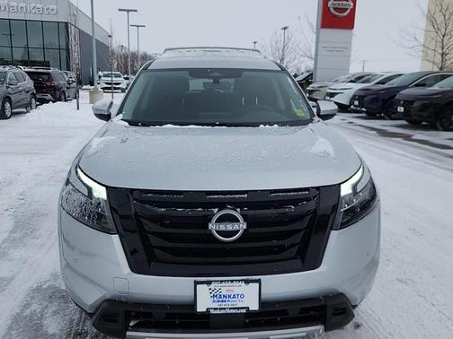 2025 Nissan Pathfinder SL 4WD