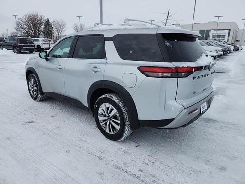 2025 Nissan Pathfinder SL 4WD