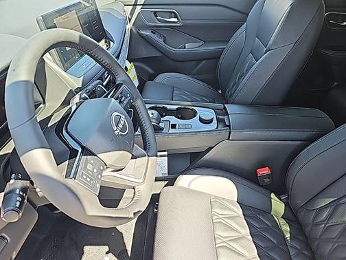 Champagne Silver Metallic 2026 Nissan Rogue Platinum