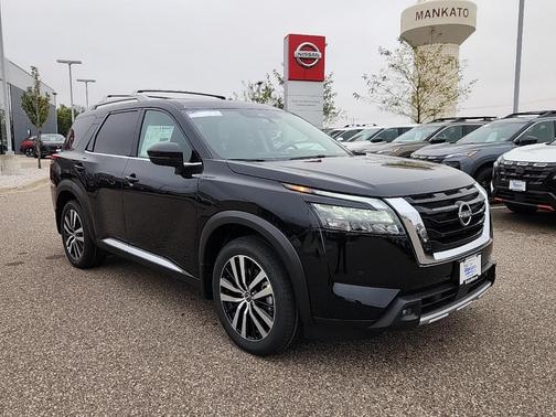 2025 Nissan Pathfinder Platinum 4WD