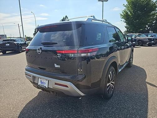 2025 Nissan Pathfinder Platinum 4WD