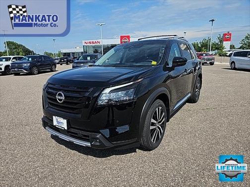 2025 Nissan Pathfinder Platinum 4WD