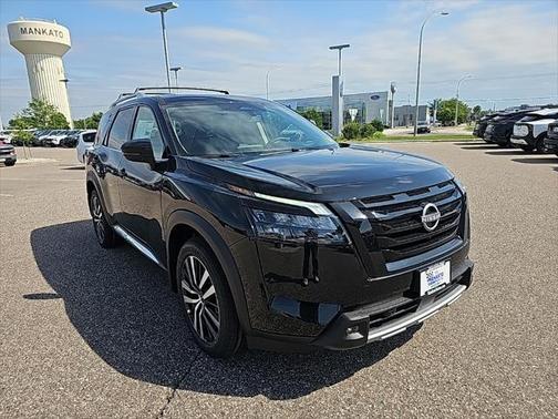 2025 Nissan Pathfinder Platinum 4WD