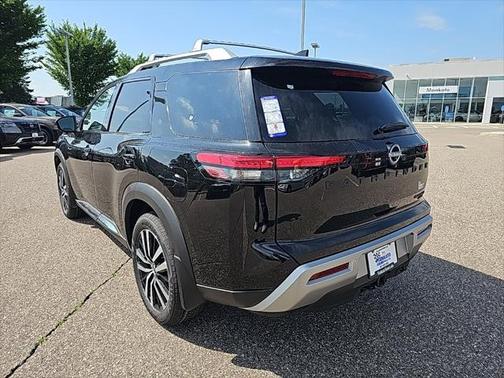 2025 Nissan Pathfinder Platinum 4WD