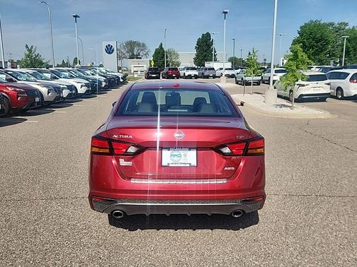 Scarlet Ember Tintcoat 2019 Nissan Altima 2.5 SR