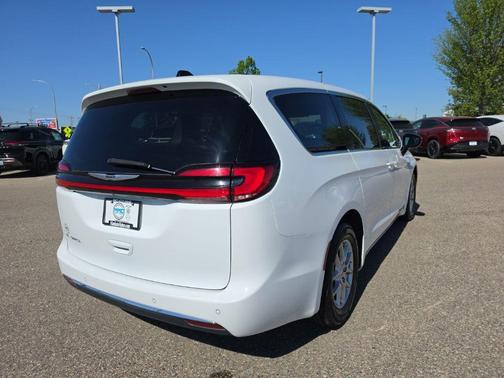 Bright White Clearcoat 2024 Chrysler Pacifica Touring L