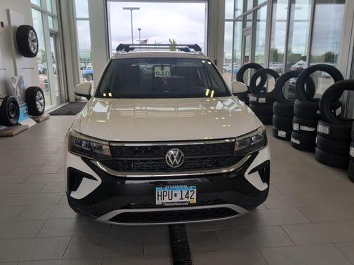 Pure White 2022 Volkswagen Taos 1.5T SE