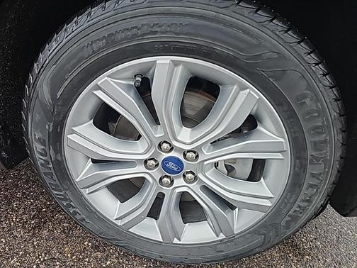 2020 Ford Edge Titanium