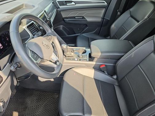 Pure Gray 2021 Volkswagen Atlas Cross Sport 3.6L V6 SEL