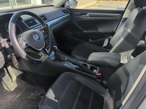 2016 Volkswagen Passat 1.8T SE