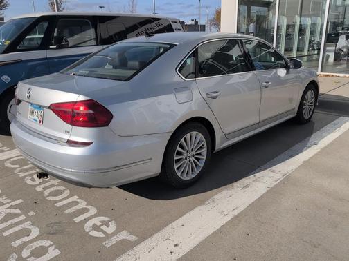 2016 Volkswagen Passat 1.8T SE