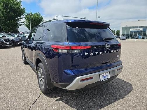 2025 Nissan Pathfinder SL 4WD