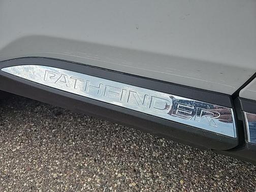2025 Nissan Pathfinder Platinum 4WD