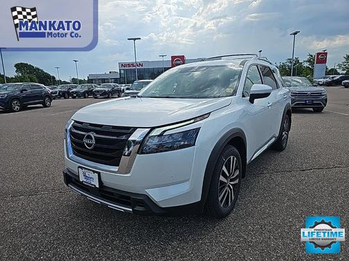 2025 Nissan Pathfinder Platinum 4WD