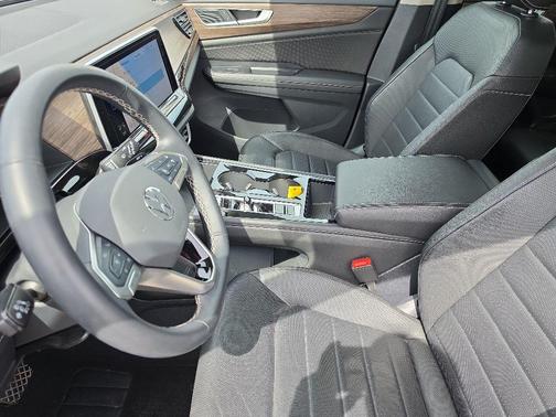 Pure Gray 2025 Volkswagen Atlas 2.0T SEL