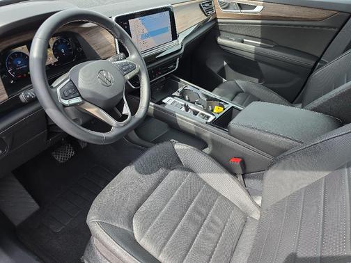 Pure Gray 2025 Volkswagen Atlas 2.0T SEL