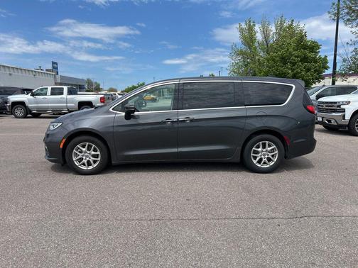 Granite Crystal Metallic Clearcoat 2023 Chrysler Pacifica Touring L