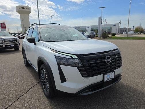 White / Black 2026 Nissan Pathfinder Platinum