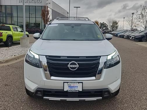 2025 Nissan Pathfinder Platinum 4WD