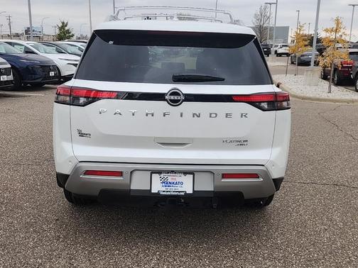 2025 Nissan Pathfinder Platinum 4WD