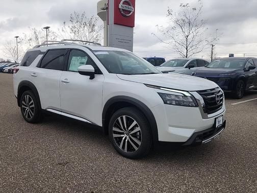 2025 Nissan Pathfinder Platinum 4WD