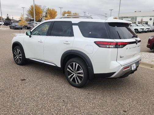 2025 Nissan Pathfinder Platinum 4WD