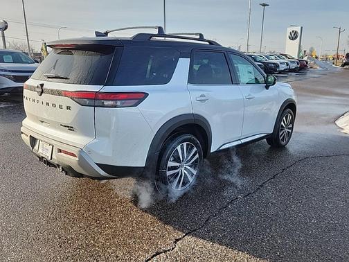 2025 Nissan Pathfinder Platinum 4WD